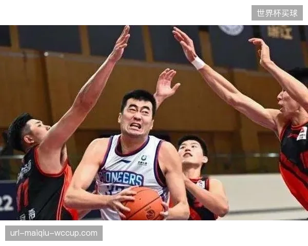 上海队新星李弘权夏日合同到期，其续约谈判或将参考顶薪标准。